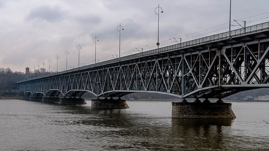 a închide, fotografie, beton, pod, arhitectură, nori, lumina zilei, Reper, lung, modern, drum, cer, oţel, apă, conexiune, construită, pod - om construit, transport, râu, oraș, destinații de călătorie, nor - cer, exteriorul clădirii, Inginerie, natură, ceaţă, mediu inconjurator, peisaj urban, aliaj, în aer liber, podul arcului, poluarea aerului, 5K