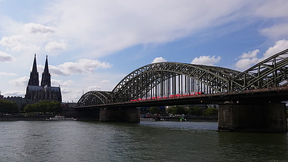 Germania, köln, deutzer werft, tren, catedrală, râu, oraș, soare, rheina, barcă, pod, Koln, construită, arhitectură, conexiune, pod - om construit, apă, cer, transport, nor - cer, exteriorul clădirii, destinații de călătorie, natură, zi, malul mării, nici o persoana, în aer liber, podul arcului, turlă, 2K, CC0, domeniu public, fără drepturi de autor