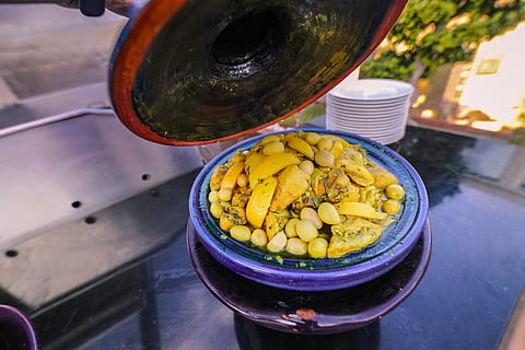 maíz amarillo, cuenco, de cerca, colores, cocinar, cocina, olla, utensilios de cocina, delicioso, plato, comiendo sano, comida, fotografía de comida, frutas, sano, caliente, batería de cocina, comida marroquí, Agua en la boca, maceta, salsa, rebanadas, sabroso, tradicional, comida y bebida, frescura, alimentación saludable, bienestar, envase, vista de alto ángulo, nadie, centrarse en primer plano, Fruta, vegetal, utensilio de cocina, equipo doméstico, adentro, mesa, día, preparación, negocio, naturaleza muerta, 5K, CC0, dominio público, libre de derechos