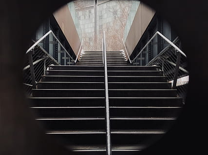 scala vuota, corrimano, ringhiera, scala, via Gansevoort, Stati Uniti d'America, New York, le scale, cerchio, chiuso, linea alta, la linea alta, promontorio, interior design, in casa, fisheye, pietra da lastrico, cripta, Teatro dell'opera, architettura, gradini e scale, struttura costruita, Inquadratura dal basso, direzione, nessuno, la strada davanti, salendo, giorno, natura, modello, prospettiva decrescente, buio, comando, vuoto, 2K, CC0, dominio pubblico, privo di copyright