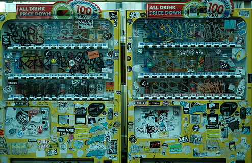 mašina, pardavimo automatas, gėrimai, gėrimas, elektronika, miestas, gatvės menas, grafiti, lipdukai, Azijoje, miesto, techninė įranga, elektroninis lustas, žaidimo automatas, kompiuteris, laidai, kompiuterinės įrangos, koliažas, skelbimas, plakatas, visą kadrą, nėra žmonių, fonas, tekstą, didelė objektų grupė, saugumą, patalpose, technologijos, komunikacijos, modelį, ryšį, kelių spalvų, metalo, Iš arti, elektronikos pramonė, grandinės plokštė, gausa, industrija, valdymo pultą, maitinimo šaltinis, elektrinis komponentas, 4K, CC0, Viešasis domenas, nemokamai