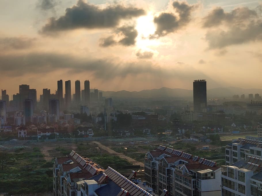 Xina, rizhao, exterior de l'edifici, arquitectura, estructura construïda, cel, ciutat, núvol - cel, posta de sol, edifici, paisatge urbà, naturalesa, barri residencial, gratacels, vista d’angle alt, cap gent, exterior d’edifici d’oficines, a l'aire lliure, destinacions de viatge, paisatge, apartament, 4K
