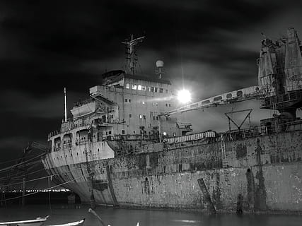 navio, vaixell, antic, vaixell antic, navio antigo, antigo, preto e branco, negre, blanc, blanc i negre, bw, preto, branco, cinza, gris, aigua, vaixell nàutic, transport, manera de transport, il·luminat, cel, mar, naturalesa, arquitectura, cap gent, nit, núvol - cel, a l'aire lliure, estructura construïda, amarrat, Enviament, transport de mercaderies, veler, creuer, embarcacions de passatgers, 2K, CC0, domini públic, lliure de regalies