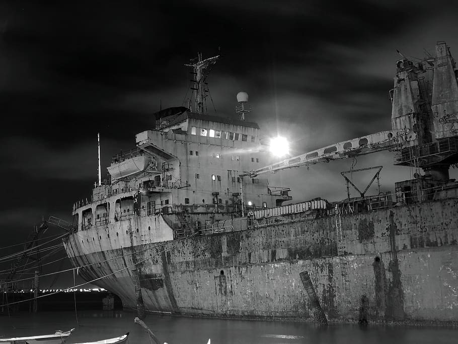 navio, vaixell, antic, vaixell antic, navio antigo, antigo, preto e branco, negre, blanc, blanc i negre, bw, preto, branco, cinza, gris, aigua, vaixell nàutic, transport, manera de transport, il·luminat, cel, mar, naturalesa, arquitectura, cap gent, nit, núvol - cel, a l'aire lliure, estructura construïda, amarrat, Enviament, transport de mercaderies, veler, creuer, embarcacions de passatgers, 2K