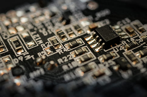 circuits, électricité, technologie, salut tech, conception, La technologie, futuriste, brillant, la communication, lumière, forme, texture, macro, le fer, planche, mise au point sélective, puce informatique, Industrie électronique, circuit imprimé, personne, carte mère, fermer, arrière-plans, équipement informatique, industrie, à l'intérieur, partie informatique, équipement, lien, plein cadre, l'Internet, réseau informatique, ordinateur, complexité, équipement électrique, communications globales, 5K, CC0, domaine public, libre de droits