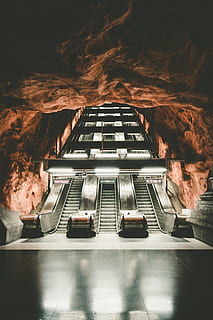 escalator gri, tehnologie, arhitectură, combustibil și generarea de energie electrică, vedere în unghi mare, Energie alternativa, energie regenerabila, nici o persoana, construită, în interior, natură, conservarea mediului, zi, transport, mediu inconjurator, model, metal, călătorie, balustradă, 5K, CC0, domeniu public, fără drepturi de autor