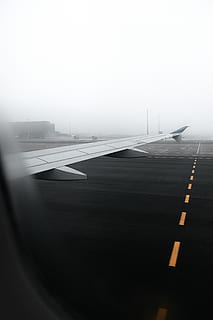 vindueplan, landingsbane, transportmidler, fly, transportform, luftfartøj, lufthavn, rejse, skilt, lufthavn bane, symbol, vejmærkning, vej, ingen mennesker, mærkning, himmel, natur, tåge, udendørs, bevægelse, luftfartsindustrien, skillelinje, tur, 5K, CC0, offentligt domæne, royaltyfrie