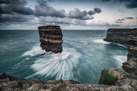 havstabel, overskyet, himmel, stak, lang eksponering, klint, klippe, hav, ocean, vand, strand, havet, kyst, kystlinje, bølge, flyde, bevægelse, landskab, marinemaleri, rock-objekt, natur, Atlanterhavet, scenics, klipper af moher, udendørs, stor ocean vej, victoria - australien, sky - himmel, berømte sted, rejse, skønhed i naturen, vandkanten, blå, sommer, apostel, horisont over vand, sten - objekt, ingen mennesker, Australien, 8K, CC0, offentligt domæne, royaltyfrie