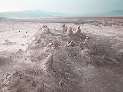 sables gris, comté de san bernardino, route sans nom, États Unis, gris, Roche, boue, sol, le sable, en plein air, plage, côte, la nature, océan, mer, eau, chemin de terre, gravier, route, paysage, terre, paysages - nature, tranquillité, environnement, scène tranquille, journée, scène non urbaine, beauté dans la nature, désert, personne, éloigné, climat aride, géographie physique, climat, géologie, Montagne, ciel, stérile, bois flotté, 4K, CC0, domaine public, libre de droits
