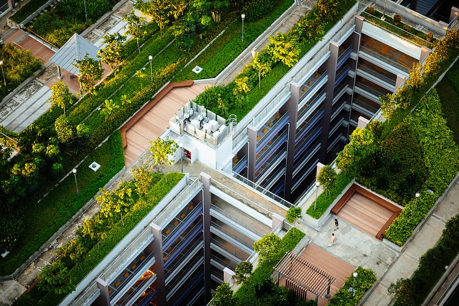 stavební model, exteriér budovy, architektura, stavba, rostlina, vysoký úhel pohledu, strom, město, den, Příroda, budova, nikdo, náklon, venku, rezidenční čtvrti, slunečního světla, přeprava, motorové vozidlo, ulice, okno, 5K