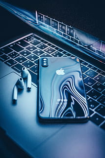 Platz, grau, iphone 8, Plus, Emblem, Verbindung, Nahansicht, Technologie, Computer, Kommunikation, kabellose Technologie, Laptop, keine Leute, drinnen, Computerausrüstung, Blau, Stillleben, Sicherheit, Computerteil, Tastatur, Kreativität, tragbares Informationsgerät, Tabelle, selektiver Fokus, Computerschlüssel, 4K, CC0, gemeinfrei, lizenzfrei