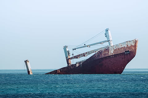 skib, synker, ocean, dagtimerne, beholder, fragtskib, fartøjer, tankskib, transportmidler, Cythera, Grækenland, skibbrud, forladt, hav, vraggods, vrag, båd, marinemaleri, havet, henfald, rusten, rust, nautiske fartøj, transportform, vand, himmel, natur, skyfri himmel, dag, ingen mennesker, nedgang, beskadiget, horisont over vand, forringelse, udendørs, sejlbåd, ødelagt, 4K, CC0, offentligt domæne, royaltyfrie