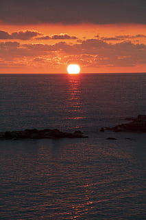 saulėlydis, nimbus debesys, dangus, pobūdį, lauke, susiliejimas, aušra, raudonas dangus, saulė, saulės šviesa, sestri levante, baia del silenzio, Italija, šviesa, išvirtimas, saulėtekis, jūros, ligurija, debesys, tigullio, žiemą, vaizdai - gamta, grožis gamtoje, vanduo, ramybė, ramioje scenoje, oranžinė spalva, horizontas virš vandens, krantinė, horizonto, debesis - dangus, idiliškas, nėra žmonių, atspindys, 5K, CC0, Viešasis domenas, nemokamai