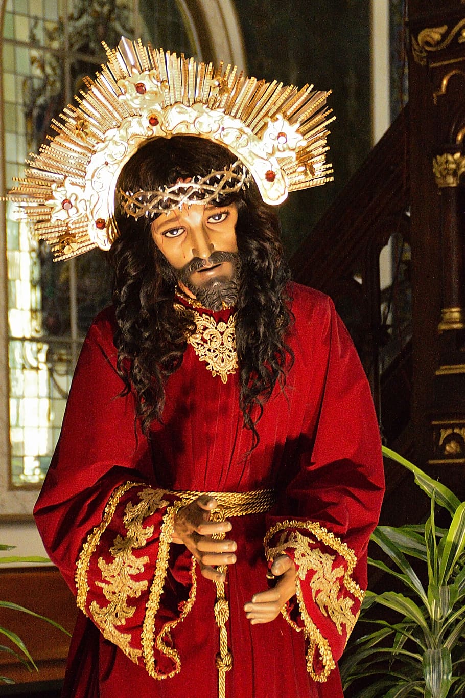 setmana, st, Pasqua, tradicionalment, catòlic, fe, jesús, imatge, patiment, sagrat, tradició, processó, sant, mantell, corona, cara, Església, temple, una persona, roba, barreteria, roba tradicional, vista frontal, adult, a l'interior, persones reals, toc, mig adult, estils de vida, activitat d'oci, disfressa, retrat, somrient, adult madur, rendiment, 4K