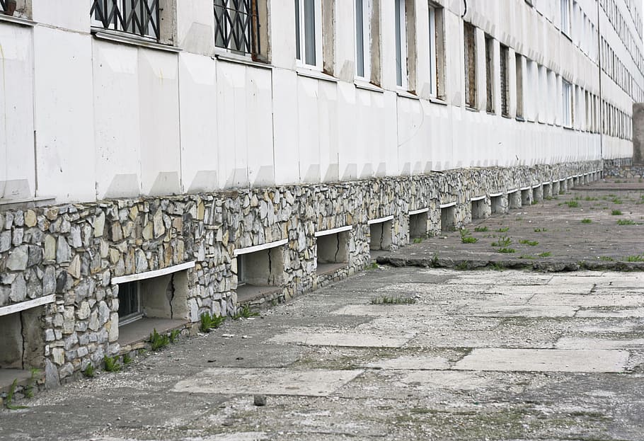 Hintergründe, Blöcke, Fleck, , Wand, die Architektur, gebaute Struktur, Wandbau - Funktion, keine Leute, Tag, Gebäudehülle, draußen, in einer Reihe, solide, Transport, alt, heruntergewirtschaftet, Steinwand, Gebäude, Industrie, Geschichte, Fenster, Reise, die Vergangenheit, 2K