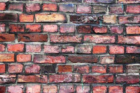 maó, paret, Alemanya, Elmshorn, hotel 3 kronen, patró, detall de l’edifici, edifici, vermell, paret de maó, maons, colorit, arquitectura, textura, estructura, vell, edifici històric, paret de pedra, planta, vinya, fons, marc complet, funció de construcció de parets, estructura construïda, cap gent, repetició, arranjament, dia, primer pla, a l'aire lliure, exterior de l'edifici, en fila, 5K, CC0, domini públic, lliure de regalies