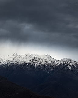 Bergalpen, Landschaft, Berg, Gipfel, Natur, Naturfotografie, szenisch, schneebedeckter Berg, Himmel, Szenen - Natur, Schönheit in der Natur, Gebirge, wolke - himmel, Schnee, Umgebung, ruhige Szene, Ruhe, Winter, kalte Temperatur, keine Leute, Nicht-städtische Szene, physische Geographie, draußen, Bergrücken, Formation, 4K, CC0, gemeinfrei, lizenzfrei