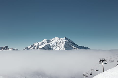 muntanya coberta de neu, aventura, blau, cel blau, escalar, fred, boira, gelades, congelat, glacera, alt, gel, paisatge, muntanya, cim de muntanya, muntanyes, naturalesa, panorama, neu, nevat, pic nevat, hivern, temperatura de fred, escenics - natura, bellesa a la natura, cel, muntanya nevada, Serra, escena tranquil·la, tranquil·litat, cel clar, escena no urbana, còpia espai, cap gent, dia, idíl·lic, aigua, a l'aire lliure, clima extrem, formació, 4K, CC0, domini públic, lliure de regalies