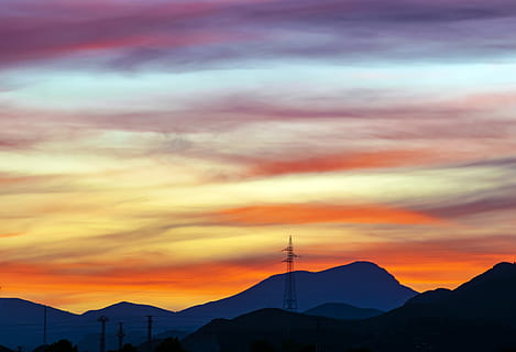 posta de sol, torre elèctrica, cel, núvols, atmosfera, muntanya, núvol - cel, bellesa a la natura, silueta, escenics - natura, color taronja, Serra, escena tranquil·la, tranquil·litat, cap gent, idíl·lic, naturalesa, cel dramàtic, escena no urbana, a l'aire lliure, paisatge, majestuós, medi ambient, cim de muntanya, cel romàntic, 5K, CC0, domini públic, lliure de regalies