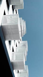白いセラミックケース, シティ, 建物, 高層, タウン, 都市, 建築, マンション, ハウジング, 大都市, オフィスビル, アパート, 青空, 壁紙, 階段, ダウンタウン, 手すり, バニスター, ご近所, 紙, コンクリート, 青, 無人, パターン, 晴天, 建造物, 抽象, 空, 金属, スタジオ撮影, 色付きの背景, 白色, 青い背景, 自然, 閉じる, グレー, コピースペース, 開発, 立体, 屋外, デジタルコンポジット, 銀色, 5K