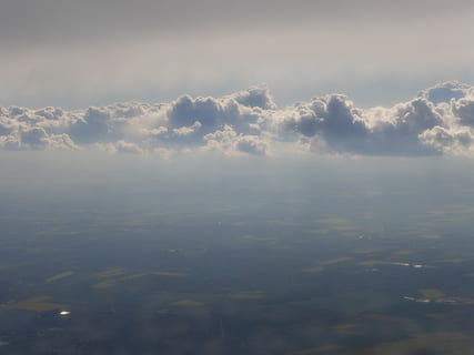 cel, avió, núvols, núvol - cel, bellesa a la natura, tranquil·litat, escenics - natura, escena tranquil·la, cap gent, naturalesa, dia, a l'aire lliure, cloudscape, idíl·lic, medi ambient, vista aèria, escena no urbana, fons, llum solar, eteri, vista d’angle baix, suavitat, streaming, 4K, CC0, domini públic, lliure de regalies