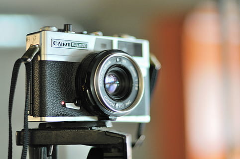 kamera, rekvisitter, linse, indre, tilbehør, fotografering temaer, kamera - fotografisk udstyr, objektiv - optisk instrument, teknologi, tæt på, indendørs, fotografisk udstyr, objektiv - øje, udstyr, ingen mennesker, enkelt objekt, retro stylet, kunstkultur og underholdning, fokus på forgrunden, industri, selektiv fokusering, stilleben, antik, hjemme videokamera, digitalt kamera, filme, SLR kamera, sølvfarvet, video, 4K, CC0, offentligt domæne, royaltyfrie