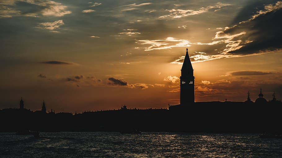tramonto, retroilluminazione, umore, cielo, abendstimmung, nuvole, cielo serale, silhouette, luce, panorama, atmosferico, illuminazione, mare, architettura, struttura costruita, esterno dell'edificio, acqua, nuvola - cielo, costruzione, Torre, natura, colore arancione, destinazioni di viaggio, lungomare, nessuno, il passato, viaggio, guida, faro, all'aperto, guglia, 5K