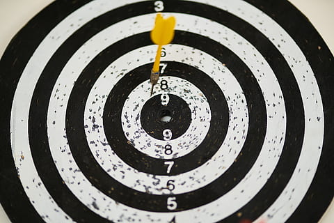 D'acord, objectiu, cim, tir, joc, el treball, èxit, esports, precisió, dard, estratègia, focus, direccions, solució, blanc, negre, símbol, idea, creativitat, creatiu, decisió, objectiu esportiu, esport, nombre, cercle, forma geomètrica, disparar objectiu, punteria, primer pla, color negre, cap gent, forma, habilitat, activitat d'oci, a l'interior, Color blanc, recerca recreativa, patró, practicant, assoliment, concèntric, 8K, CC0, domini públic, lliure de regalies