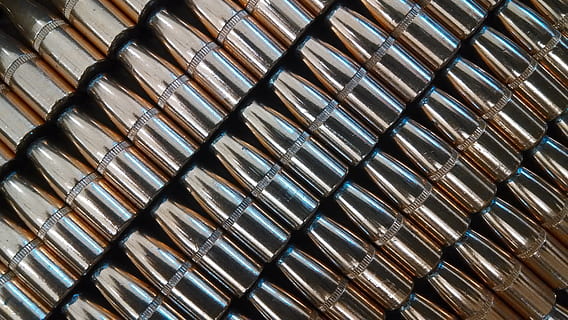 balas, textura, fondo, diseño, decorativo, antecedentes, fotograma completo, modelo, nadie, repetición, metal, de cerca, en una fila, adentro, forma, naturaleza muerta, lado a lado, texturizado, gran grupo de objetos, material de vidrio, color plateado, día, brillante, orden, techo, 4K, CC0, dominio público, libre de derechos