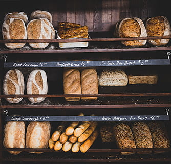bagt brød, brød, mad, bolle, bageri, mae, Winnipeg, Canada, ristet brød, hvede, morgenmad, træ, butik, gourmet, friskhed, stof, Brun, bagt, baguette, mad og drikke, foodie, valg, hylde, variation, stor gruppe af objekter, indendørs, stilleben, brød brød, til salg, sund kost, detail, ingen mennesker, arrangement, overflod, bestille, detailvisning, salg, fransk mad, Brunt brød, bakke, 2K, CC0, offentligt domæne, royaltyfrie