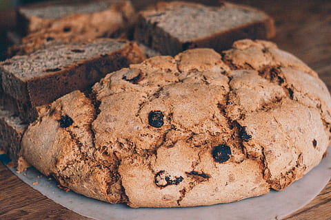 biscotto con gocce di cioccolato, cibo, pane, biscotto, cioccolato, dolce, folletto buono, Pan di zenzero, cracker, forno, negozio, caramella fondente, cacao, ciambella, zucchero, sfera, pagnotta di carne, uva passa, Favo, miele, al forno, cibo dolce, cibo e bevande, indulgenza, freschezza, nessuno, avvicinamento, stracciatella, pronto a mangiare, mangiare malsano, tentazione, Uvetta, in casa, natura morta, spuntino, torta di Natale, 4K, CC0, dominio pubblico, privo di copyright