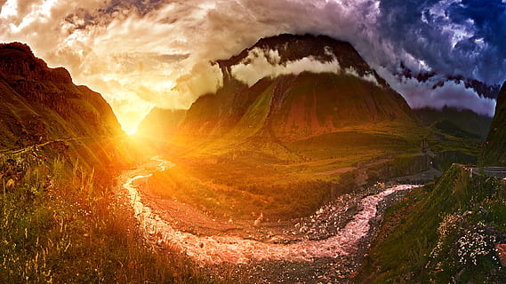 posta de sol, mig, dos, marró, muntanyes, núvols, alba, paisatge, llum, muntanya, rock, escènic, sol, aigua, fusta, núvol - cel, cel, medi ambient, naturalesa, escenics - natura, bellesa a la natura, llum solar, escena no urbana, panoràmica, tranquil·litat, cap gent, geologia, viatjar, terra, destinacions de viatge, escena tranquil·la, flare de la lent, a l'aire lliure, poder a la natura, 2K, CC0, domini públic, lliure de regalies