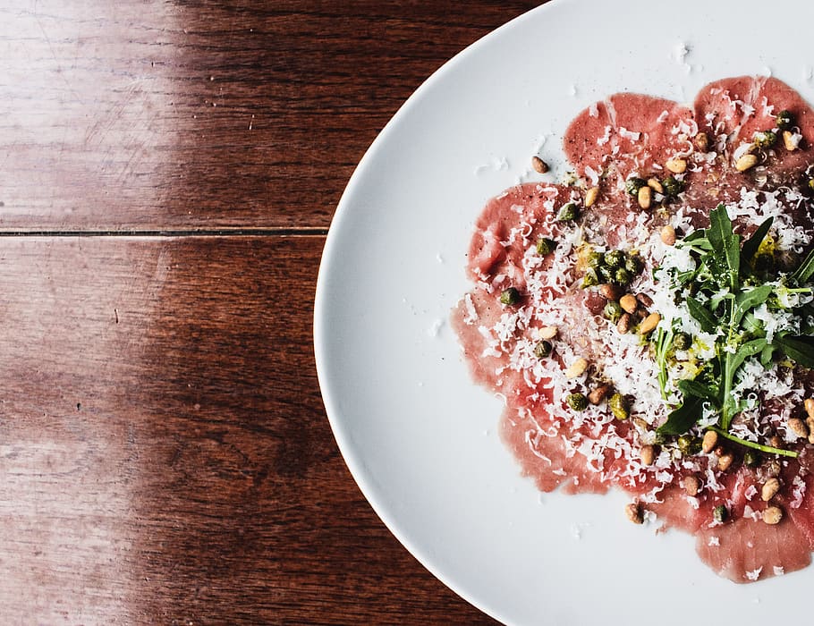 insalata di verdure, cibo, pianta, produrre, pasto, verdura, cena, prosciutto, piatto, vegetazione, bbq, tavolo, sale, fetta, Spezia, vista dall'alto, di legno, filetto, Vintage ▾, barbecue, sfondo, cibo e bevande, freschezza, in casa, legno - materiale, pronto a mangiare, direttamente sopra, nessuno, natura morta, benessere, carne, mangiare sano, avvicinamento, ciotola, cibo italiano, formaggio, contorno, spuntino, cibo vegetariano, 4K