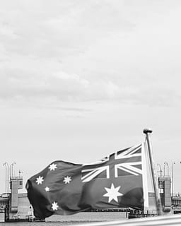 bandera australiana, cel, núvol - cel, dia, naturalesa, bandera, estructura construïda, a l'aire lliure, arquitectura, cap gent, exterior de l'edifici, centrar-se en primer pla, cultura i entreteniment artístic, emoció, Parc d'atraccions, manera de transport, transport, mamífer, 2K, CC0, domini públic, lliure de regalies