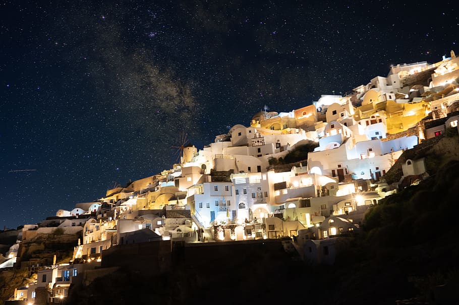 casa, nit estrellada, Grècia, Via Làctea, edifici, nit, estrella, ciutat, ia, blanc, vessant, muntanya, fons de pantalla, fons de pantalla hd, casa de la cova, oli, santorini, arquitectura, europa, poble, cultures, vespre, il·luminat, a l'aire lliure, paisatge urbà, blau, cel, oia, lloc famós, exterior de l'edifici, illes ciclades, carrer, escena urbana, turisme, viatjar, estructura construïda, destinacions de viatge, llum - fenomen natural, naturalesa, fosc, vacances, crepuscle, sostre, escenics, posta de sol, 4K