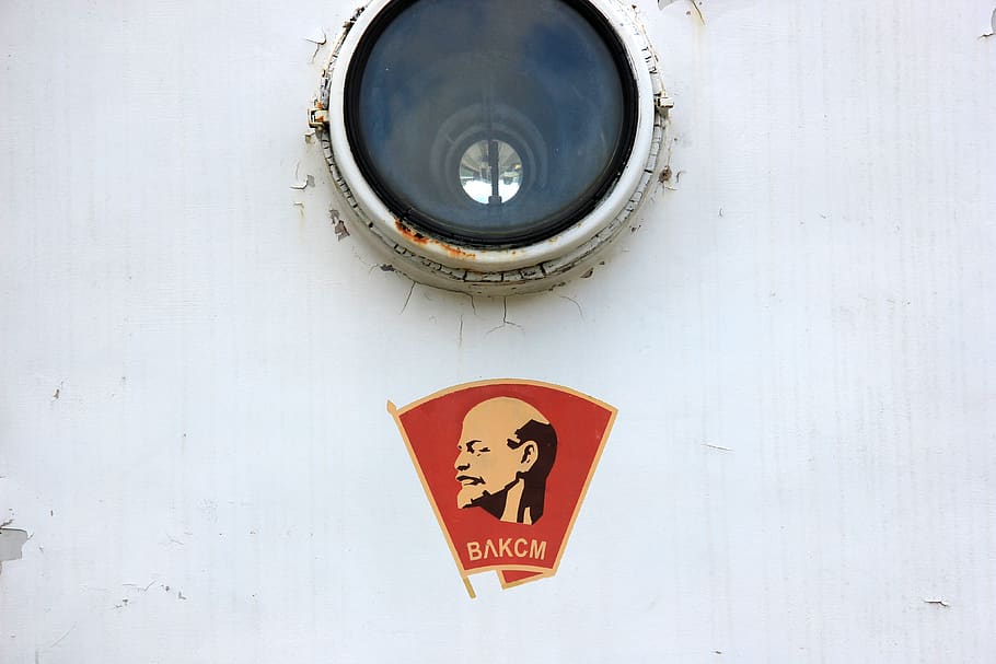 hvidt rundt vindue, vindue, armbåndsur, koøje, bygning, arkitektur, tårn, klokke tårn, forlygte, årgang, hvid, lenin, lanterne, tog, ussr, lys, hul, tagvindue, astronaut, undervandsbåd, køretøj, meddelelse, skilt, advarselsskilt, rød, sikkerhed, ingen mennesker, menneskelig repræsentation, repræsentation, tæt på, tekst, vejledning, dag, symbol, form, vejskilt, beskyttelse, udendørs, Information, advarselssymbol, besked, 4K