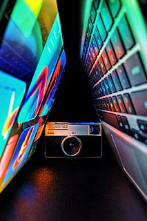 kamera, elektronik, mesin game arcade, telepon genggam, telepon, telepon selular, permainan video, ban, komputer, bola, perangkat keras, perangkat keras komputer, tampilan, layar LCD, monitor, layar, pc, LED, keyboard, chip elektronik, teknologi, multi-warna, merapatkan, dalam ruangan, tema fotografi, komunikasi, fokus selektif, tidak ada orang, peralatan fotografi, kamera - peralatan fotografi, masih hidup, bergaya retro, teknologi nirkabel, budaya seni dan hiburan, peralatan, musik, koneksi, perangkat informasi portabel, kamera digital, 4K, CC0, domain publik, bebas royalti