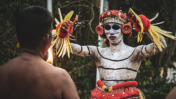 mn, ball de disfresses, escultura, art i artesania, representació, estàtua, homes, religió, dues persones, persones reals, centrar-se en primer pla, creença, espiritualitat, creativitat, dia, representació humana, gent, semblança masculina, adult, naturalesa, a l'aire lliure, 5K, CC0, domini públic, lliure de regalies