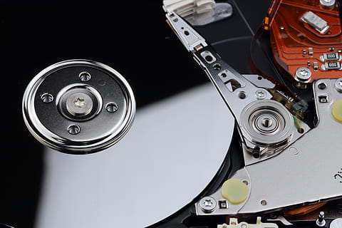 disque dur, ordinateur, disque, espace de rangement, Matériel, capacité, dispositif, La technologie, fermer, équipement informatique, métal, partie informatique, Industrie électronique, personne, à l'intérieur, vue grand angle, cercle, Forme géométrique, prise de vue en studio, plein cadre, industrie, couleur argentée, équipement, la musique, forme, fond noir, équipement électrique, 5K, CC0, domaine public, libre de droits