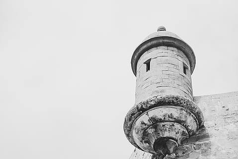 faro marrone, Inquadratura dal basso, architettura, struttura costruita, esterno dell'edificio, cielo, nessuno, copia spazio, cielo sereno, Torre, natura, giorno, vecchio, all'aperto, alto - alto, metallo, storia, il passato, costruzione, forte, sicurezza, 2K, CC0, dominio pubblico, privo di copyright