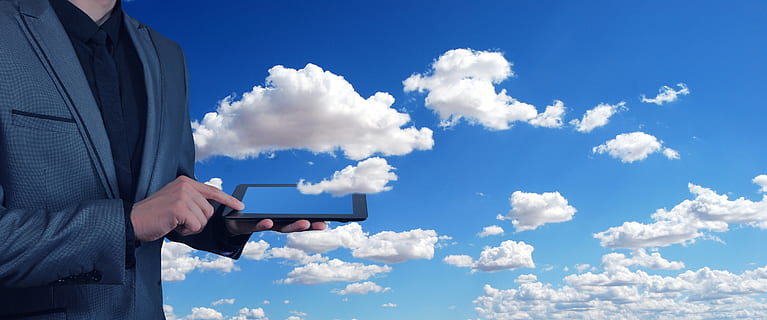 système, le web, nuage, numérisation, Mémoire, le magasin, La technologie, numérique, la communication, à l'échelle mondiale, main, nouvelles, personnel, réseau, lien, connecté, avec l'un l'autre, ensemble, accord, travail, travail en équipe, échange, information, nuage - ciel, ciel, affaires, bleu, partie du corps humain, homme d'affaires, homme d'affaire, main humaine, en portant, une personne, l'Internet, Technologie sans fil, Cloud computing, la nature, réseau informatique, adulte, en plein air, en utilisant l'ordinateur, serveur de réseau, communications globales, composite numérique, cyberespace, doigt, 4K, CC0, domaine public, libre de droits