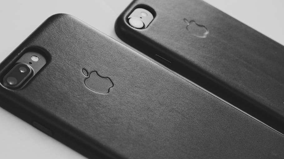 æble, iphone, iphone 7, iphone 7 plus, ægte læder, tech, olympus, indendørs, tæt på, teknologi, ingen mennesker, studio skud, stilleben, meddelelse, hvid baggrund, forbindelse, trådløs teknologi, høj vinkel visning, bærbar informationsenhed, smart telefon, enkelt objekt, Kontorforsyning, sort farve, enkelhed, bord, mobiltelefon, manden lavet, 4K