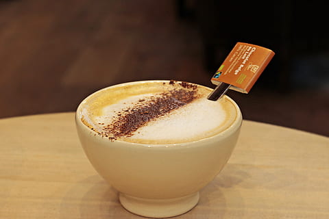 cappuccino, cafè, cafeteria, beure, cafeïna, menjar, taula, saborós, deliciós, L'hora del cafè, vidre, tassa, xocolata, milchschaum, beguda de cafè, italià, beguda de cafè italià, aroma, estimulant, tassa de cafè, cullera, pausa per prendre un cafè, imatge del cafè, benefici de, menjar i beguda, cafè - beguda, refresc, natura morta, primer pla, beguda calenta, frescor, a l'interior, centrar-se en primer pla, cap gent, beguda espumosa, estri de cuina, latte, begudes sense alcohol, vaixella, temptació, 5K, CC0, domini públic, lliure de regalies