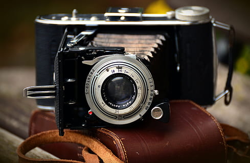 กล้อง, บันทึกบิลลี่, Agfa, กล้องเก่า, ความคิดถึง, อนาล็อก, กล่องถ่ายรูป, การถ่ายภาพ, ถ่ายภาพ, ย้อนยุค, ดูย้อนยุค, เลนส์, ภาพถ่าย, อดีต, โบราณ, เลนส์กล้อง, ธีมการถ่ายภาพ, ใกล้ชิด, เลนส์ - เครื่องมือแสง, เทคโนโลยี, สไตล์ย้อนยุค, กล้อง - อุปกรณ์ถ่ายภาพ, มุ่งเน้นไปที่เบื้องหน้า, ในบ้าน, ไม่มีคน, อุปกรณ์ถ่ายภาพ, โลหะ, ยังมีชีวิตอยู่, สีดำ, วัตถุหนึ่งชิ้น, อุปกรณ์, เลนส์ - ตา, เลือกโฟกัส, กล้องดิจิตอล, หนังสัตว์, สีเงิน, 5K, CC0, โดเมนสาธารณะ, ค่าลิขสิทธิ์ฟรี