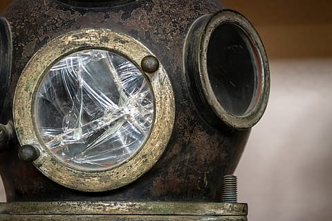 roue, machine, lumière, la fenêtre, phare, projecteur, jumelles, hublot, boussole, lampe, bâtiment, architecture, rouille, lucarne, jauge, sol, chemin, passerelle, appel du devoir, lampe de poche, métal, fermer, forme, vieux, personne, à l'intérieur, verre - matériel, Forme géométrique, rouillé, cercle, nature morte, style rétro, journée, conception, La technologie, transparent, antique, mode de transport, abandonné, 5K, CC0, domaine public, libre de droits