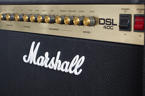 marshall, dsl40c, amplificador, amplificador de guitarra, amperio, panadería, música, tecnología, texto, comunicación, controlar, escritura occidental, de cerca, conexión, nudo, nadie, adentro, panel de control, tecnología inalámbrica, equipo de sonido, equipo, de color negro, presionar el botón, cultura de las artes y entretenimiento, radio, equipo eléctrico, bloque de conexión, estación de radio, onda de radio, 4K, CC0, dominio público, libre de derechos
