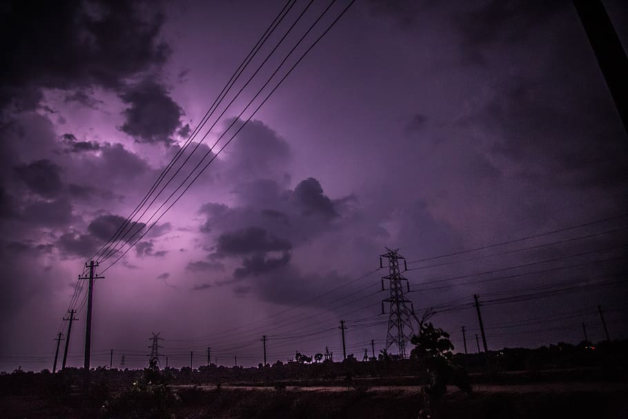 cielo, tuono, thundersky, temporale, natura, nuvole, notte, tempo metereologico, atmosferico, nuvola - cielo, elettricità, tecnologia, silhouette, crepuscolo, cavo, combustibile e produzione di energia, pilone dell'elettricità, Alimentazione elettrica, linea elettrica, industria, architettura, nessuno, connessione, ambiente, esterno dell'edificio, inquinamento, viola, 5K