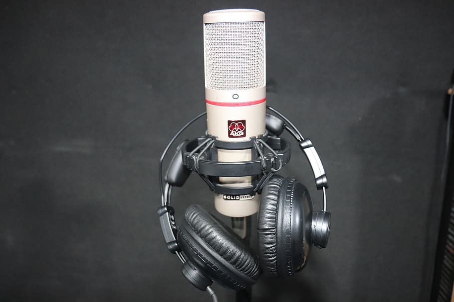 microfono, disco, studio, tecnologia, in casa, avvicinamento, attrezzatura, metallo, nessuno, dispositivo di input, singolo oggetto, robot, comunicazione, musica, cultura artistica e intrattenimento, girato in studio, grigio, caratteristica della parete, colore nero, color argento, Oggetto creato dall'uomo, fatto dall'uomo, 5K
