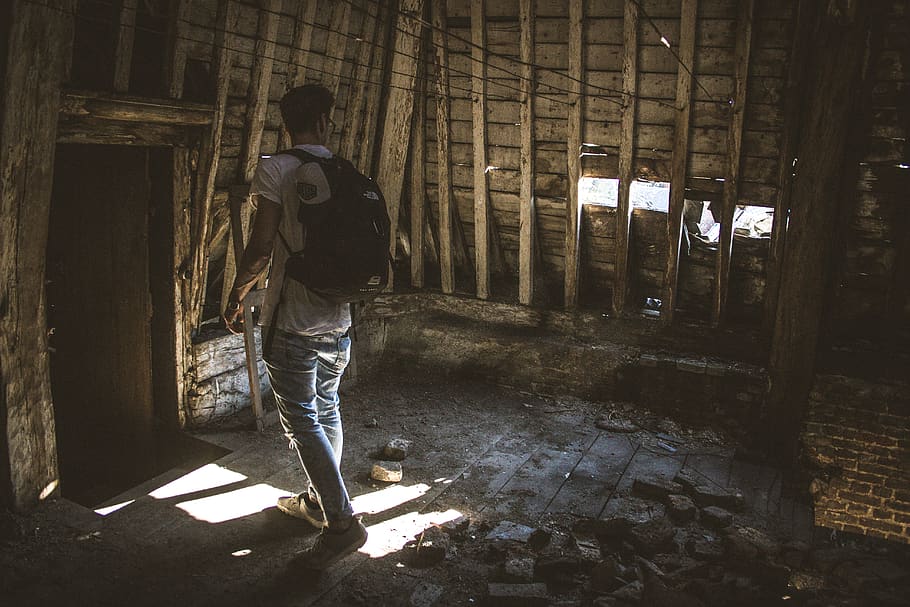 udforske, Urbex, urban udforske, tag, henfald, rigtige mennesker, en person, herrer, fuld længde, bagfra, arkitektur, livsstil, stående, afslappet tøj, bygget struktur, sollys, bygning, indendørs, fritidsaktivitet, dag, gå, natur, 5K