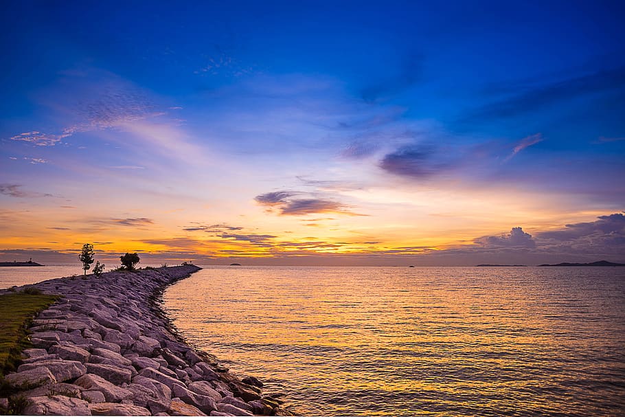 Karosserie, Wasser, Sonnenuntergang, Strand, Wolken, Dämmerung, Abend, Anlegesteg, Landschaft, Licht, Natur, Ozean, Reflexion, Felsen, Meer, seelandschaft, Himmel, Sommer-, Sonne, Sonnenaufgang, wolke - himmel, Land, Szenen - Natur, Schönheit in der Natur, solide, Blau, ruhige Szene, Ruhe, Rock, Horizont, Silhouette, Horizont über Wasser, 5K